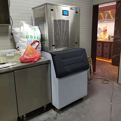 华豫兄弟500公斤雪花制冰机交付天津餐饮店使用
