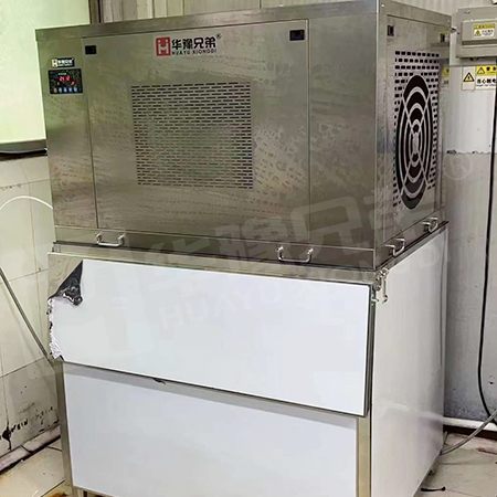 500公斤带外罩片冰机交付广东深圳某超市