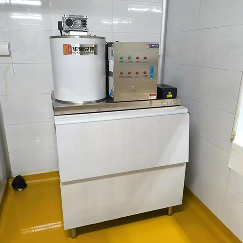 500公斤片冰机交付原阳超市客户